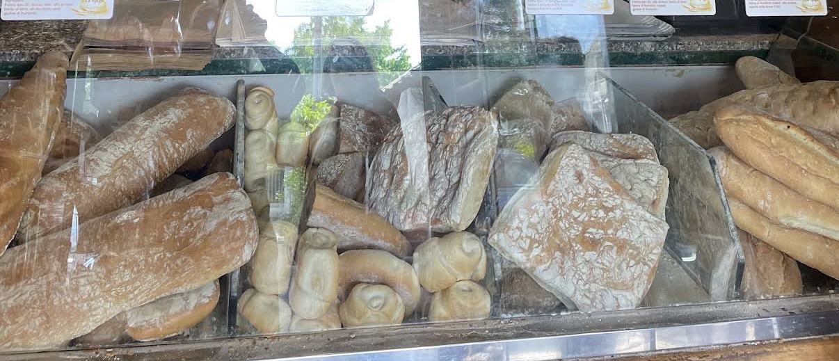 Pane artigianale in vetrina