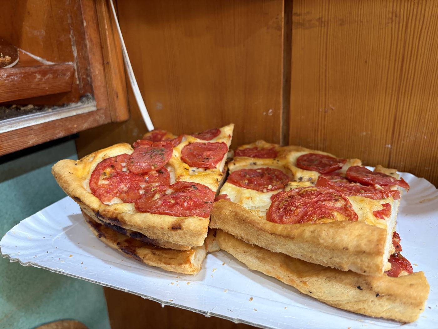 Pizza con pomodoro e formaggio